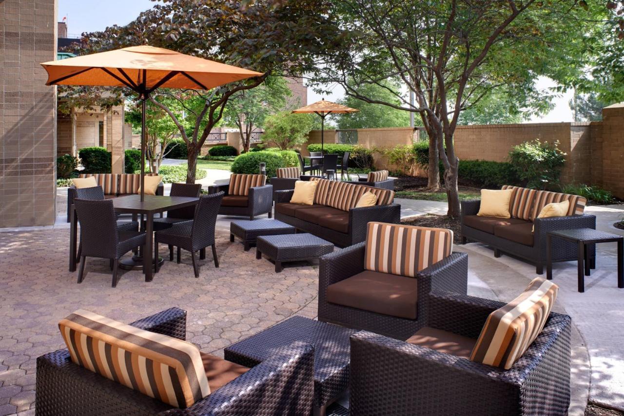 Courtyard Kansas / Convention Center 3*