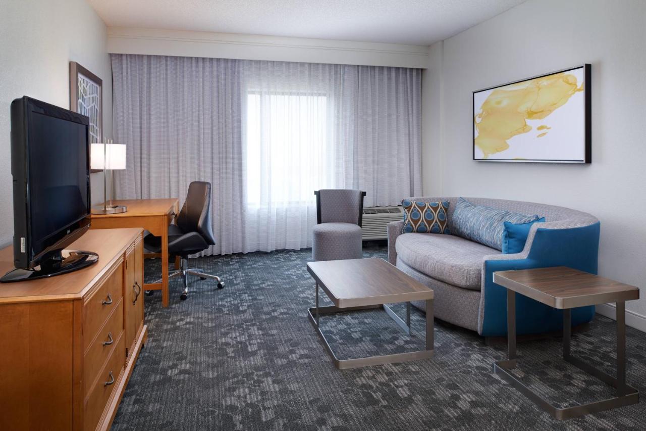 Courtyard Kansas / Convention Center Hotel Overland Park