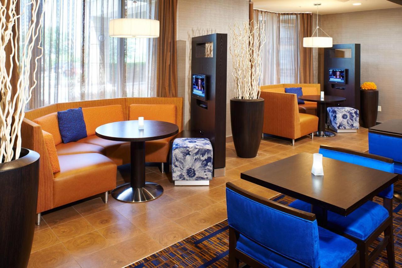 Hotel Courtyard Kansas / Convention Center 3*