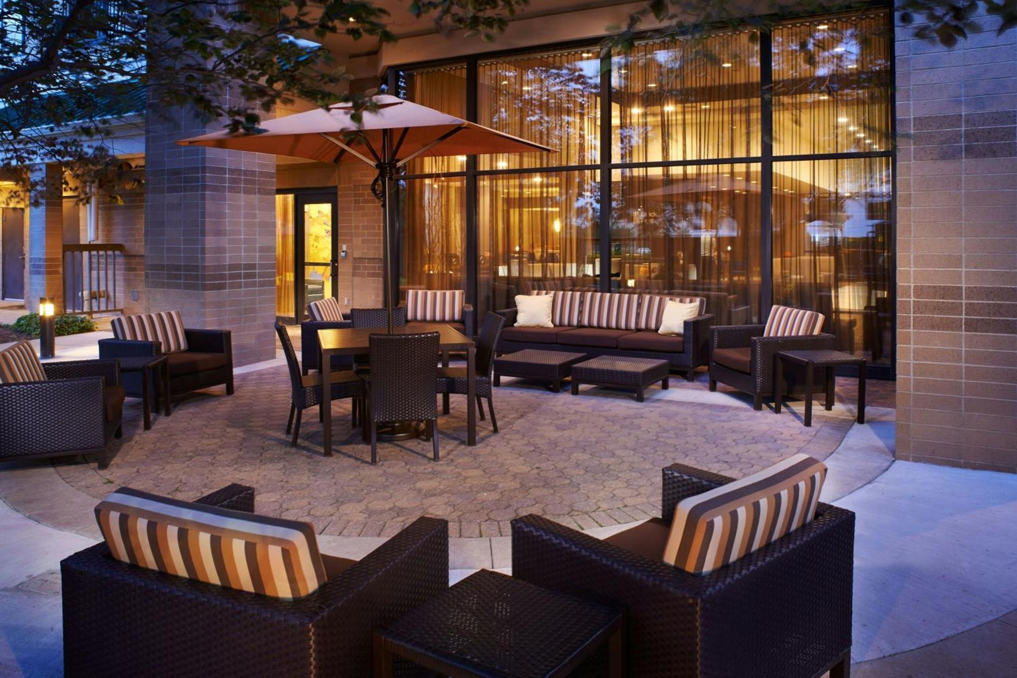 Courtyard Kansas / Convention Center 3*